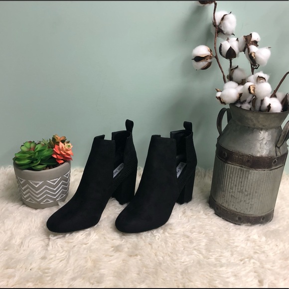 Steve Madden Women’s Booties: Black | Size 8 - Picture 2 of 6